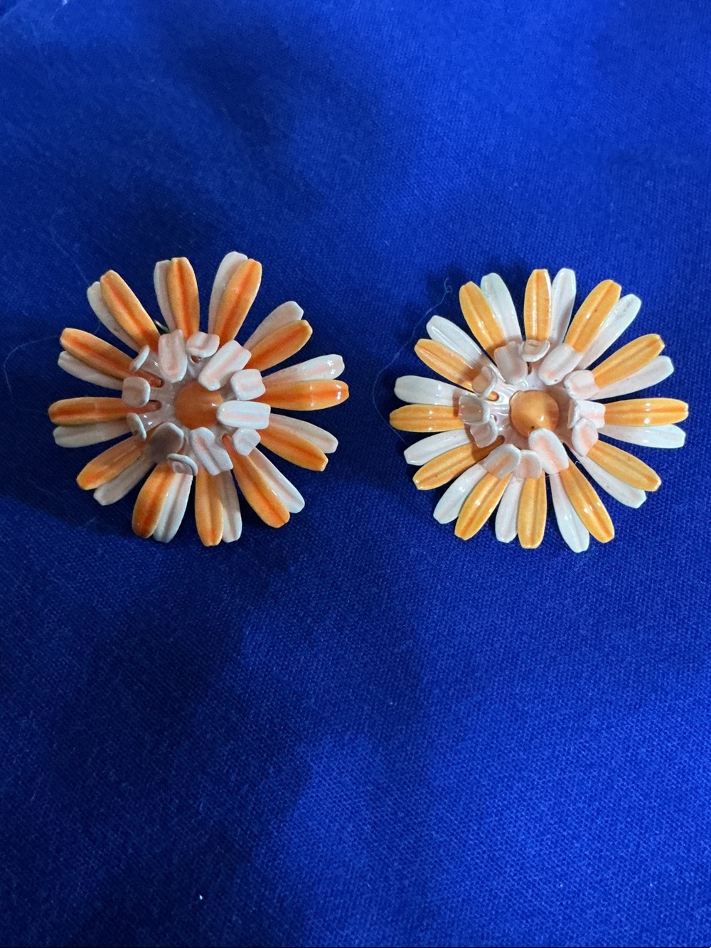 Vintage Orange & Cream Floral Brooch & Clip Earrings Set - Picture 5 of 9
